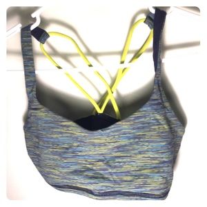 lululemon free to be bra size: 4